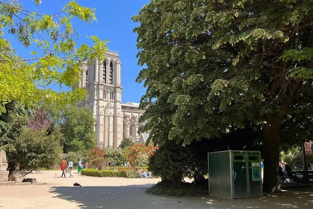 Apartment Rooftop Triplex With Garden At Notre Dame Paris France