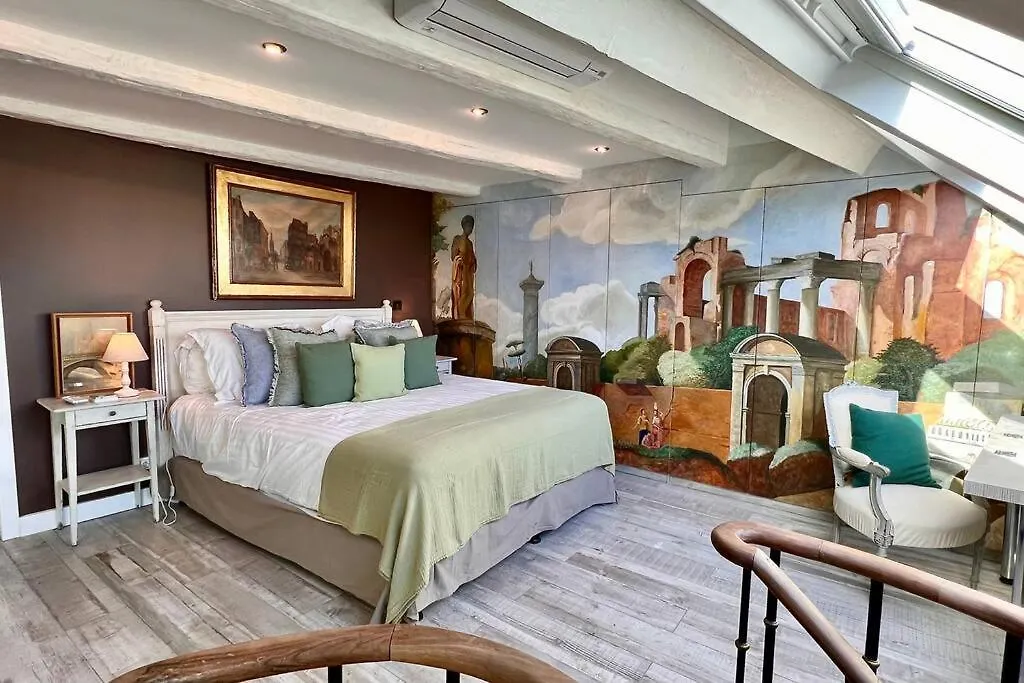 Rooftop Triplex With Garden At Notre Dame Paris