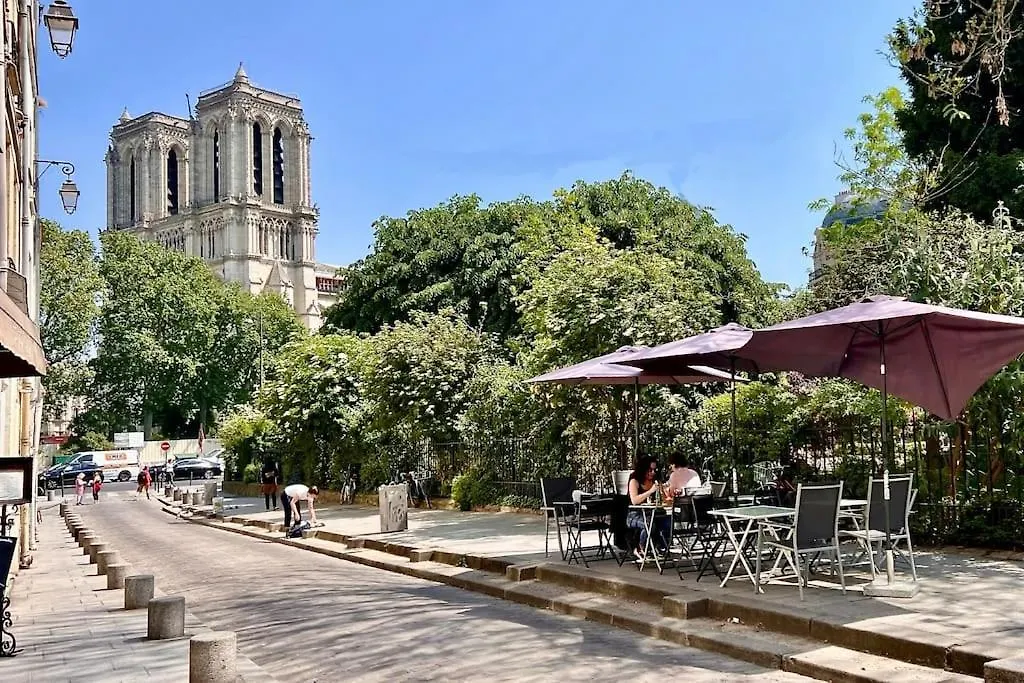 Rooftop Triplex With Garden At Notre Dame location